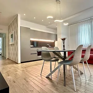 https://small-stema-luxury.emilia-romagnahotels.net